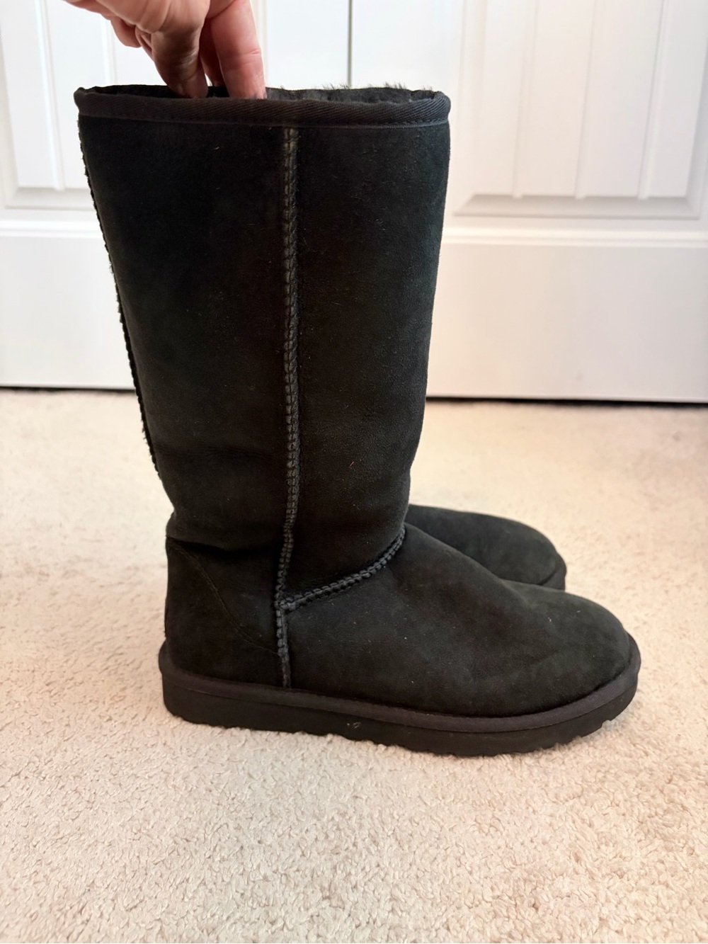 UGG Women's Classic 5815 Black Leather Round Toe Pull-On Winter Boots Size 7